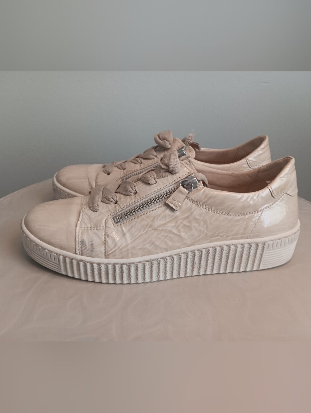Gabor Best Fitting Beige Patent Leather Platform Zip Low-Top Sneakers US 8.5